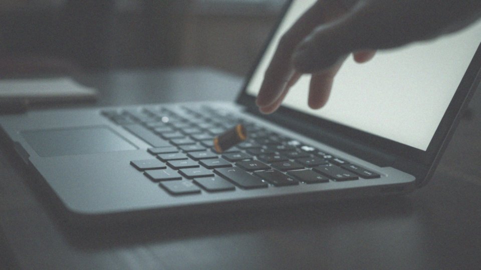 Jak działają czujniki zbliżeniowe wpływające na działanie klawiatury?
