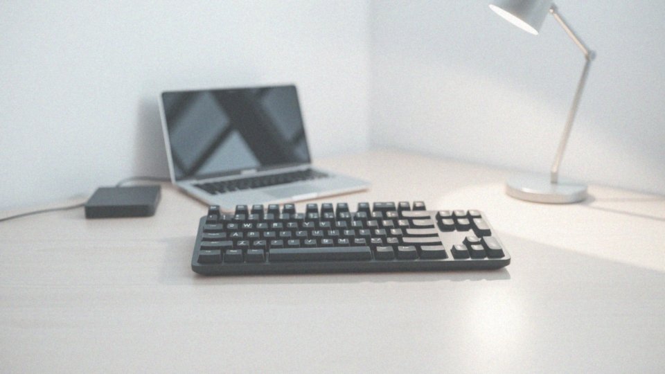 Jak działa inteligentne podświetlenie w MX Keys?